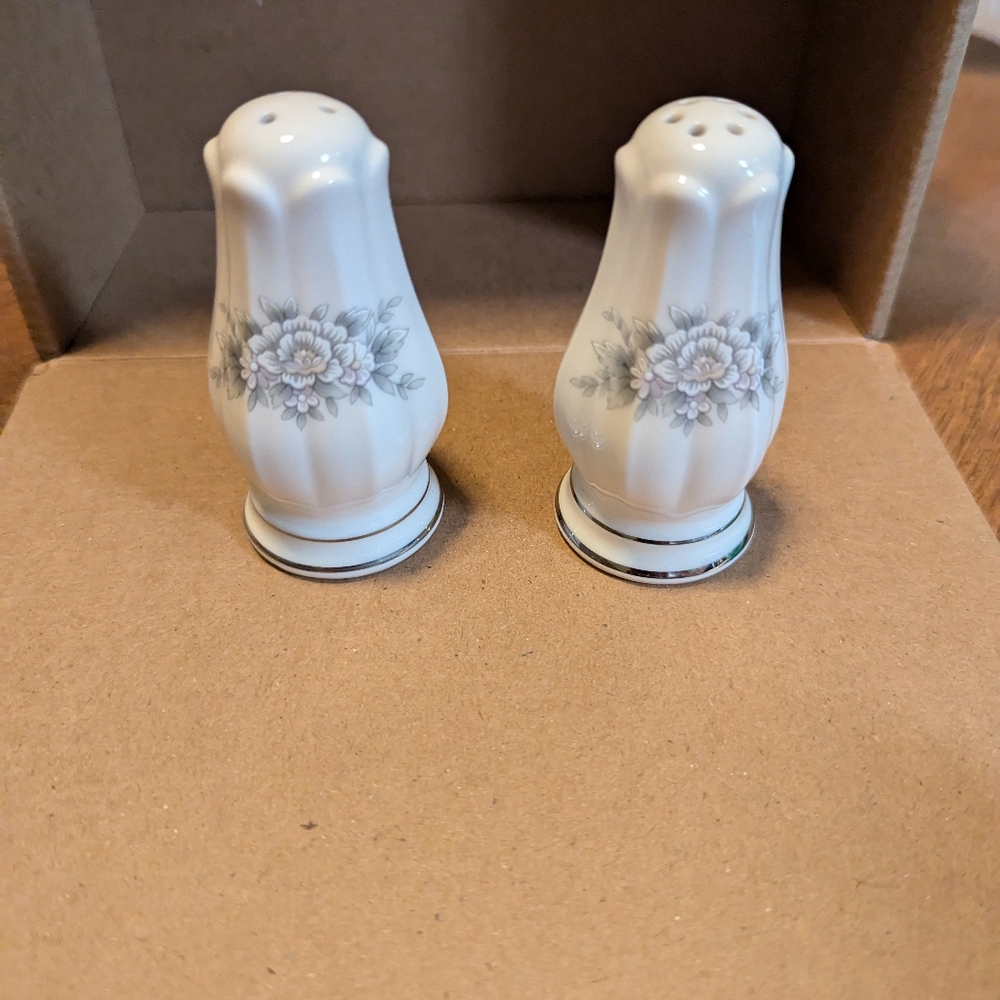 Noritake Southern Lace ivory china salt & pepper shakers (pair)